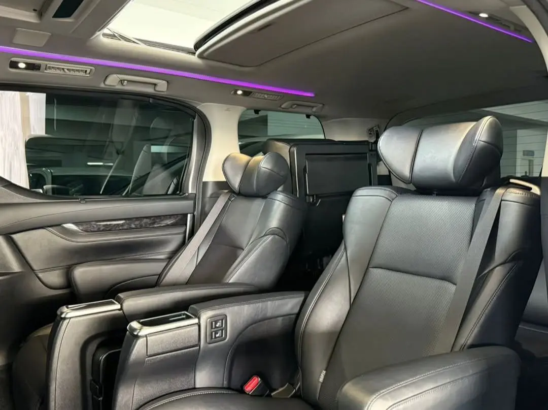 Toyota Alphard interior from the original vehicle gallery